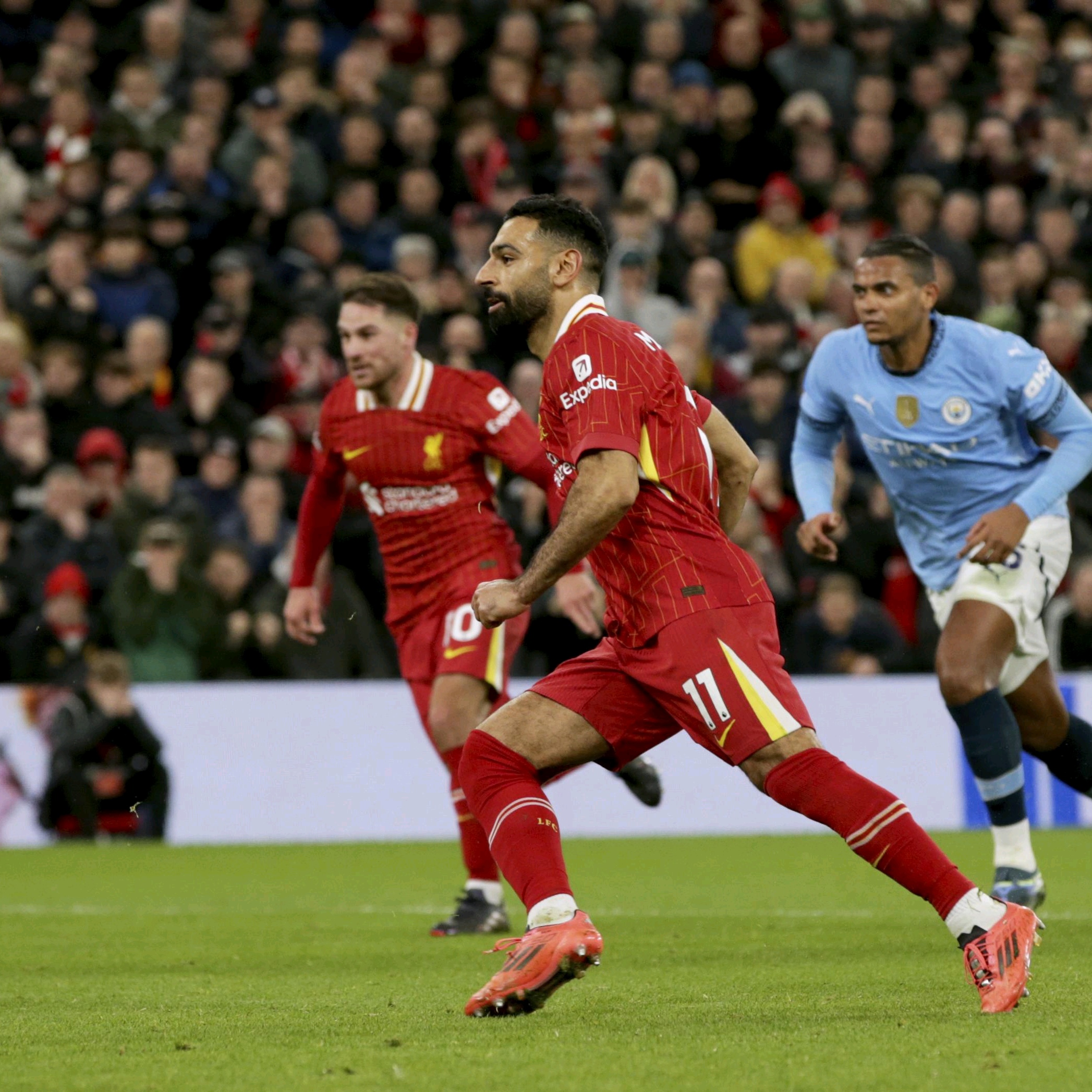 IM电竞网页版-利物浦压哨绝杀F1车队,全场沸腾!经典一战再现传奇